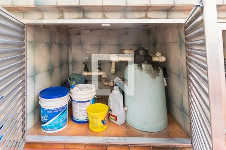 Casa à venda com 200m², 5 quartos e 3 vagas Casa à venda com 200m², 5 quartos e 3 vagasQuintal dos fundos - Casa das bombas