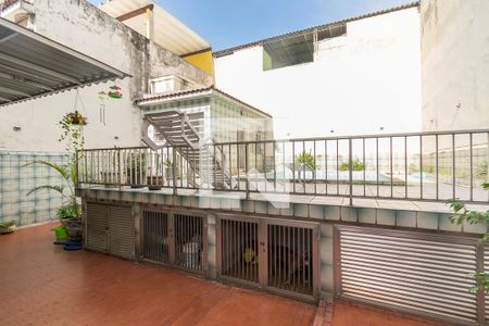 Casa à venda com 200m², 5 quartos e 3 vagas Casa à venda com 200m², 5 quartos e 3 vagasQuintal dos fundos