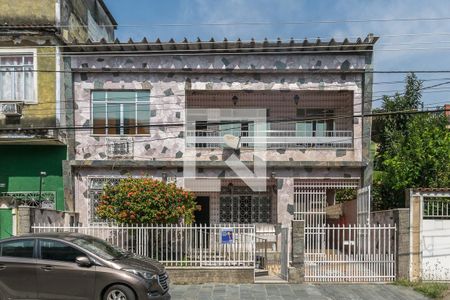 Casa à venda com 200m², 5 quartos e 3 vagas Casa à venda com 200m², 5 quartos e 3 vagasFachada do imóvel