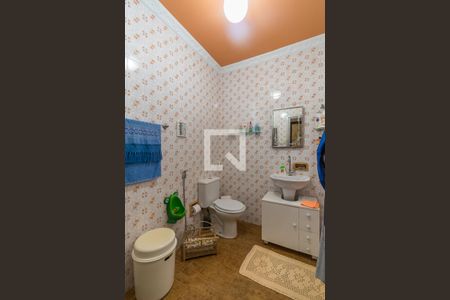 Casa à venda com 200m², 5 quartos e 3 vagas Casa à venda com 200m², 5 quartos e 3 vagasBanheiro Social (1º andar)