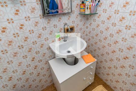 Casa à venda com 200m², 5 quartos e 3 vagas Casa à venda com 200m², 5 quartos e 3 vagasBanheiro Social (1º andar)