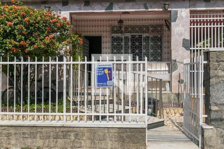 Casa à venda com 200m², 5 quartos e 3 vagas Casa à venda com 200m², 5 quartos e 3 vagasFachada da entrada