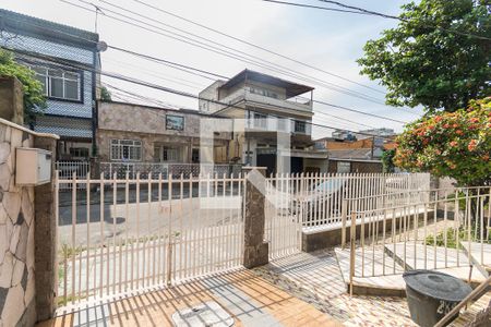 Casa à venda com 200m², 5 quartos e 3 vagas Casa à venda com 200m², 5 quartos e 3 vagasVaranda