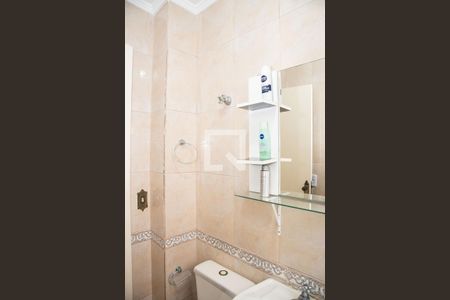Banheiro de apartamento à venda com 1 quarto, 50m² em Vila Ipiranga, Porto Alegre