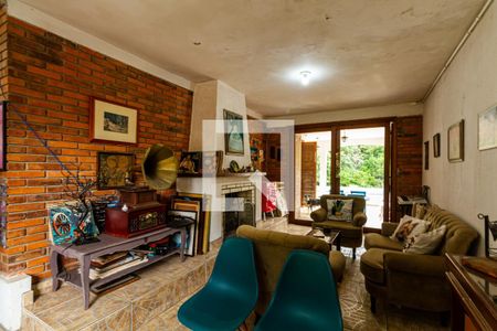 Casa para alugar com 420m², 4 quartos e 6 vagas Casa para alugar com 420m², 4 quartos e 6 vagasSala com Lareira