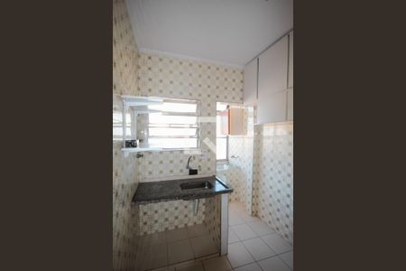 Cozinha de apartamento para alugar com 1 quarto, 45m² em Vila Natália, São Paulo