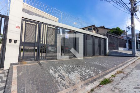 Casa de condomínio à venda com 60m², 2 quartos e 1 vaga Casa de condomínio à venda com 60m², 2 quartos e 1 vagaFachada