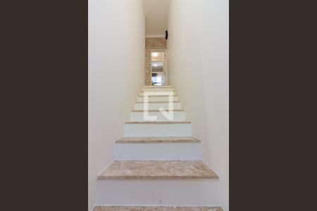 Casa de condomínio à venda com 60m², 2 quartos e 1 vaga Casa de condomínio à venda com 60m², 2 quartos e 1 vagaEscada