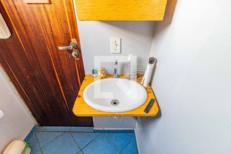 Casa à venda com 220m², 3 quartos e 3 vagas Casa à venda com 220m², 3 quartos e 3 vagasSalão - Banheiro