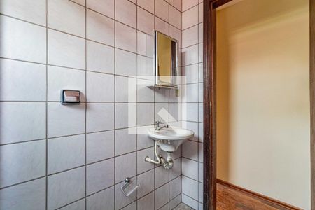 Casa à venda com 220m², 3 quartos e 3 vagas Casa à venda com 220m², 3 quartos e 3 vagasBanheiro social