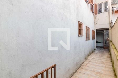 Casa à venda com 220m², 3 quartos e 3 vagas Casa à venda com 220m², 3 quartos e 3 vagasCorredor lateral