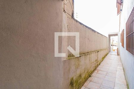 Casa à venda com 220m², 3 quartos e 3 vagas Casa à venda com 220m², 3 quartos e 3 vagasCorredor lateral