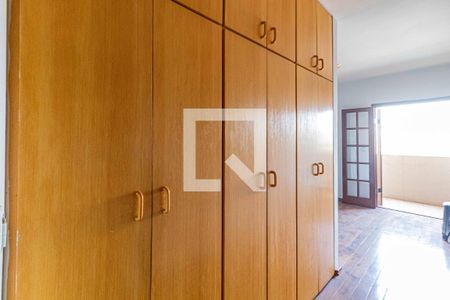 Casa à venda com 220m², 3 quartos e 3 vagas Casa à venda com 220m², 3 quartos e 3 vagasSuite - Armário