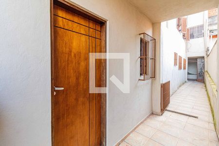 Casa à venda com 220m², 3 quartos e 3 vagas Casa à venda com 220m², 3 quartos e 3 vagasCorredor lateral