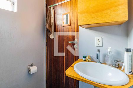 Casa à venda com 220m², 3 quartos e 3 vagas Casa à venda com 220m², 3 quartos e 3 vagasSalão - Banheiro