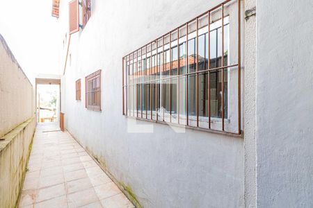 Casa à venda com 220m², 3 quartos e 3 vagas Casa à venda com 220m², 3 quartos e 3 vagasCorredor lateral