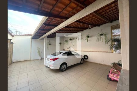Casa à venda com 328m², 5 quartos e 5 vagas Casa à venda com 328m², 5 quartos e 5 vagasGaragem