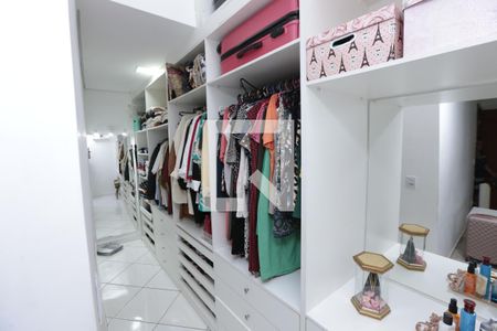 Casa à venda com 328m², 5 quartos e 5 vagasCloset da suíte