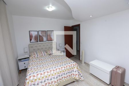 Casa à venda com 328m², 5 quartos e 5 vagasSuíte