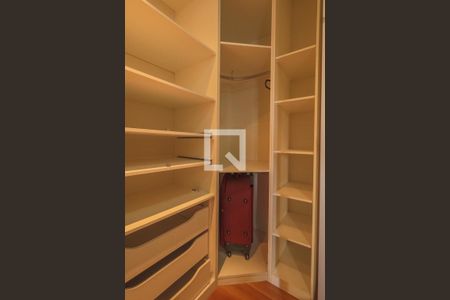 Apartamento para alugar com 132m², 3 quartos e 2 vagas Apartamento para alugar com 132m², 3 quartos e 2 vagasCloset