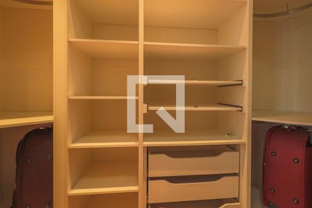 Apartamento para alugar com 132m², 3 quartos e 2 vagas Apartamento para alugar com 132m², 3 quartos e 2 vagasCloset