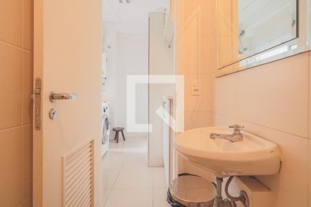 Apartamento para alugar com 132m², 3 quartos e 2 vagas Apartamento para alugar com 132m², 3 quartos e 2 vagasBanheiro de servilo