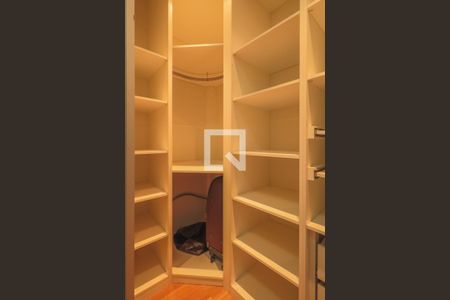 Apartamento para alugar com 132m², 3 quartos e 2 vagas Apartamento para alugar com 132m², 3 quartos e 2 vagasCloset