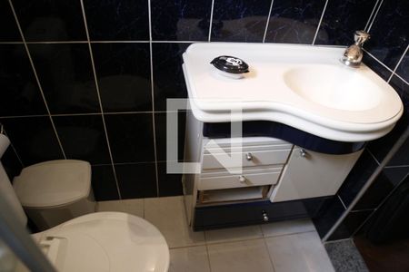 Casa à venda com 330m², 5 quartos e 6 vagasBanheiro da Suíte 1