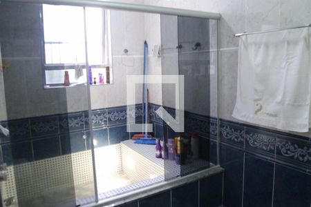 Casa à venda com 330m², 5 quartos e 6 vagas Casa à venda com 330m², 5 quartos e 6 vagasBanheiro-Suíte Master