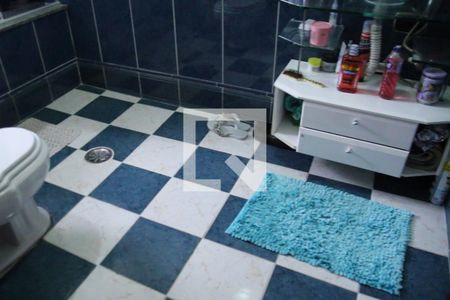 Casa à venda com 330m², 5 quartos e 6 vagas Casa à venda com 330m², 5 quartos e 6 vagasBanheiro-Suíte Master