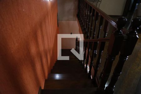 Casa à venda com 330m², 5 quartos e 6 vagasEscadas