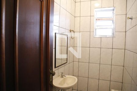 Casa à venda com 330m², 5 quartos e 6 vagasBanheiro de serviço