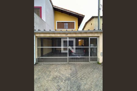 Casa à venda com 130m², 2 quartos e 2 vagas Casa à venda com 130m², 2 quartos e 2 vagasFachada