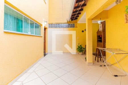 Casa à venda com 130m², 2 quartos e 2 vagas Casa à venda com 130m², 2 quartos e 2 vagasQuintal/Churrasqueira