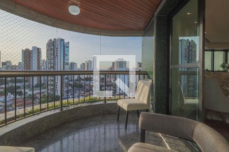 Apartamento à venda com 256m², 4 quartos e 4 vagasVaranda