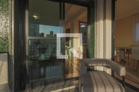 Apartamento à venda com 256m², 4 quartos e 4 vagasVaranda