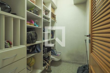 Apartamento à venda com 256m², 4 quartos e 4 vagasCloset