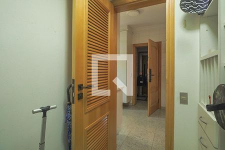 Apartamento à venda com 256m², 4 quartos e 4 vagasCloset
