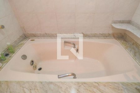 Apartamento à venda com 256m², 4 quartos e 4 vagasBanheiro