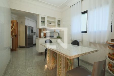 Apartamento à venda com 256m², 4 quartos e 4 vagasCozinha