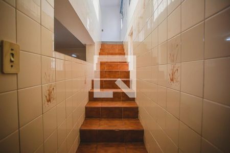 Casa para alugar com 180m², 3 quartos e 1 vagaEscadas - Cozinha