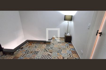 Casa para alugar com 145m², 2 quartos e 2 vagas Casa para alugar com 145m², 2 quartos e 2 vagasEscada