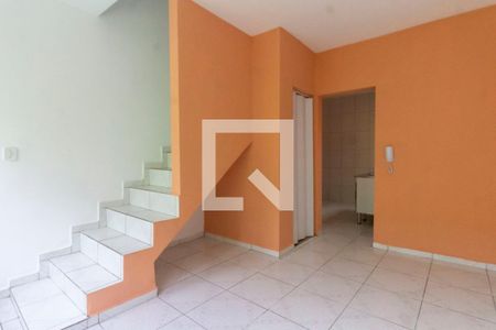 Sala de casa de condomínio à venda com 2 quartos, 80m² em Parada Xv de Novembro, São Paulo