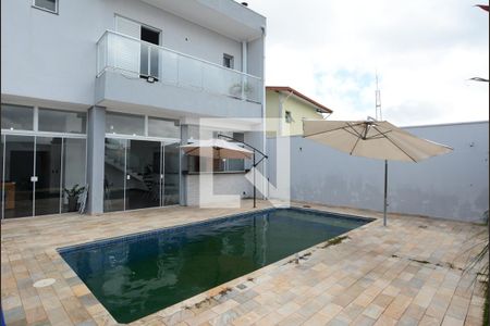 Casa à venda com 300m², 3 quartos e 5 vagas Piscina