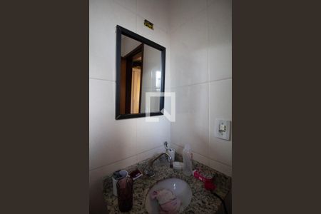 Casa de condomínio à venda com 62m², 2 quartos e 1 vaga Casa de condomínio à venda com 62m², 2 quartos e 1 vagaBanheiro da Suíte 1