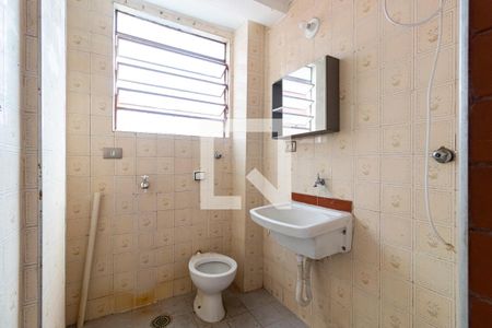 Banheiro de kitnet/studio para alugar com 0 quarto, 32m² em Liberdade, São Paulo