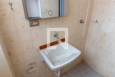 Banheiro de kitnet/studio para alugar com 0 quarto, 32m² em Liberdade, São Paulo