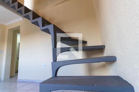 Escada de casa à venda com 2 quartos, 190m² em Jardim Lisboa, São Paulo