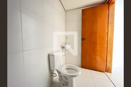 Banheiro de kitnet/studio para alugar com 1 quarto, 26m² em Parque Jabaquara, São Paulo