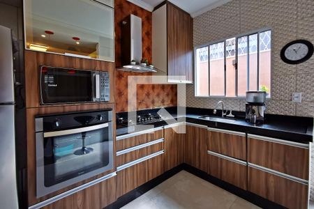 Casa à venda com 75m², 2 quartos e 4 vagas Casa à venda com 75m², 2 quartos e 4 vagasCozinha